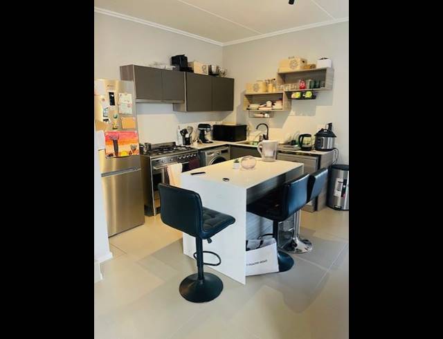 2 BEDROOM APARTMENT FOR SALE IN BRYANSTON